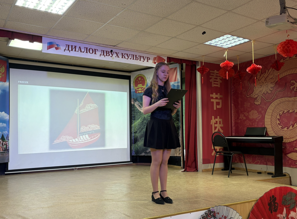 Astrakhan pupils treated their Chinese friends to pancakes and danced with them