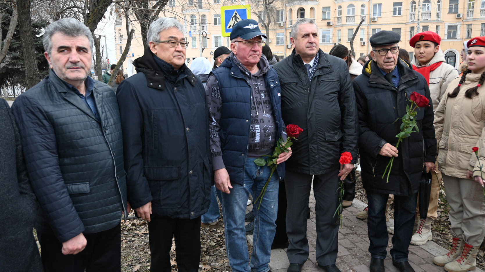 People Bring Flowers to Iranian Consulate General in Astrakhan