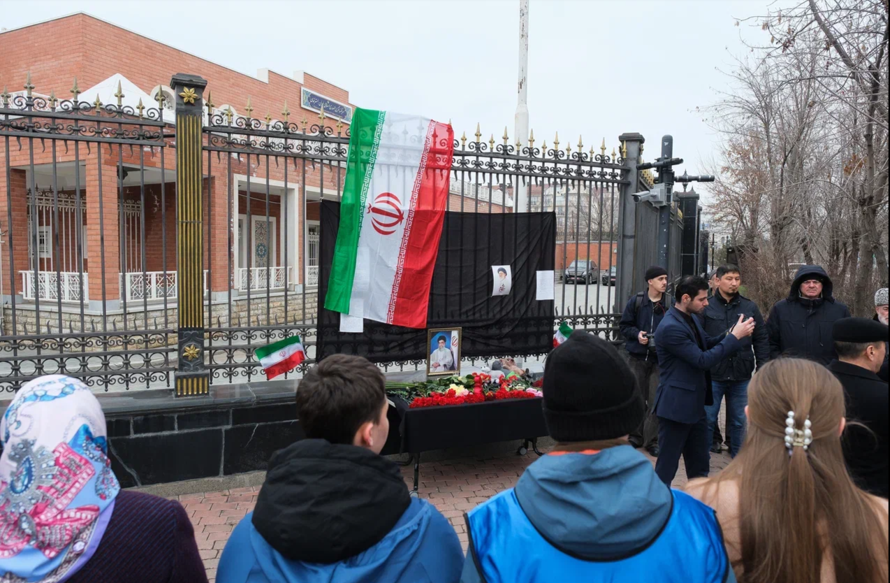People Bring Flowers to Iranian Consulate General in Astrakhan