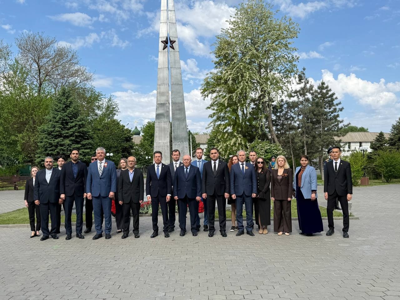 Diplomats of the Caspian littoral states lay flowers in Astrakhan honoring the fallen during the Great Patriotic War